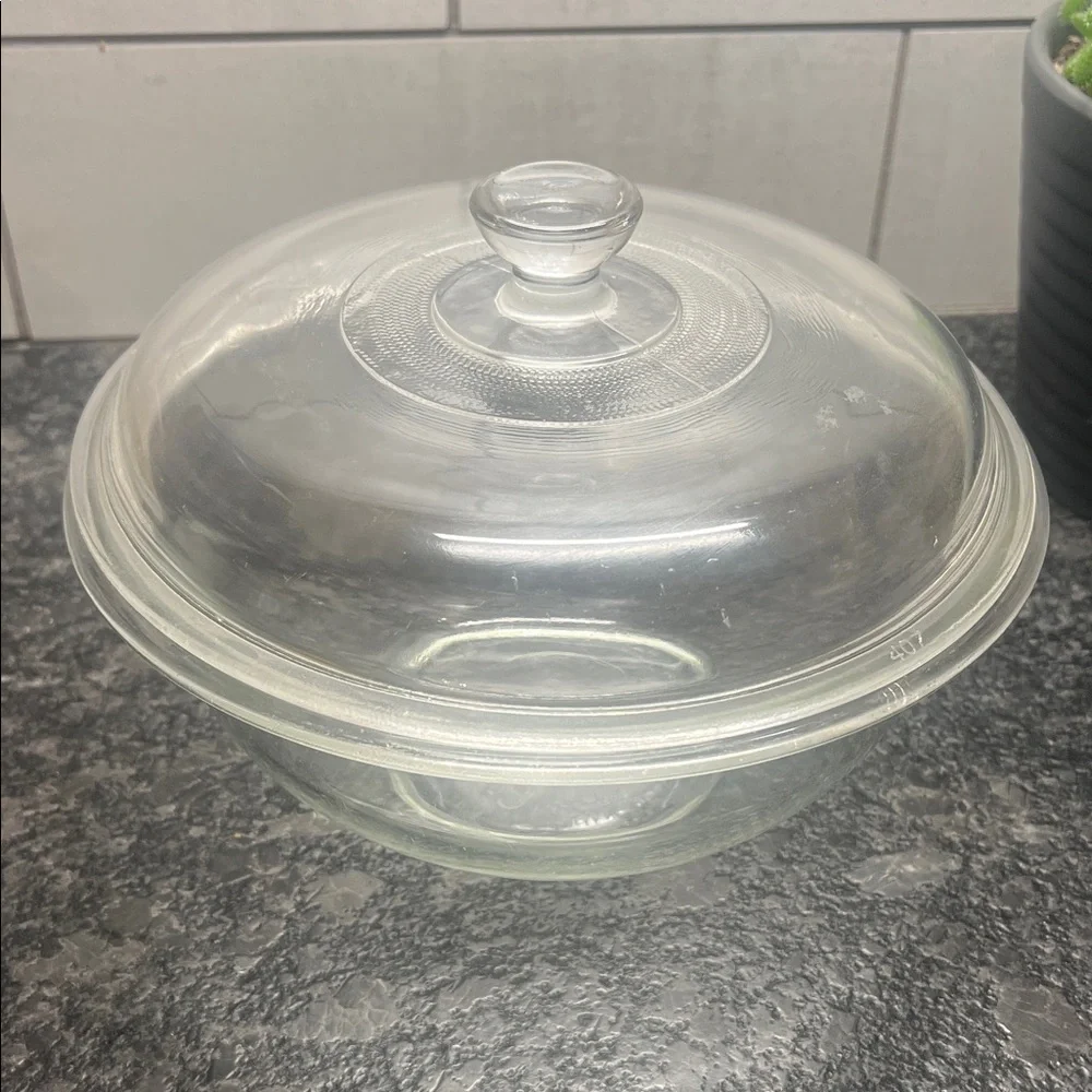 Pyrex 1.5 qt Clear Glass Lidded Bowl. Very good condition. Oven to table.